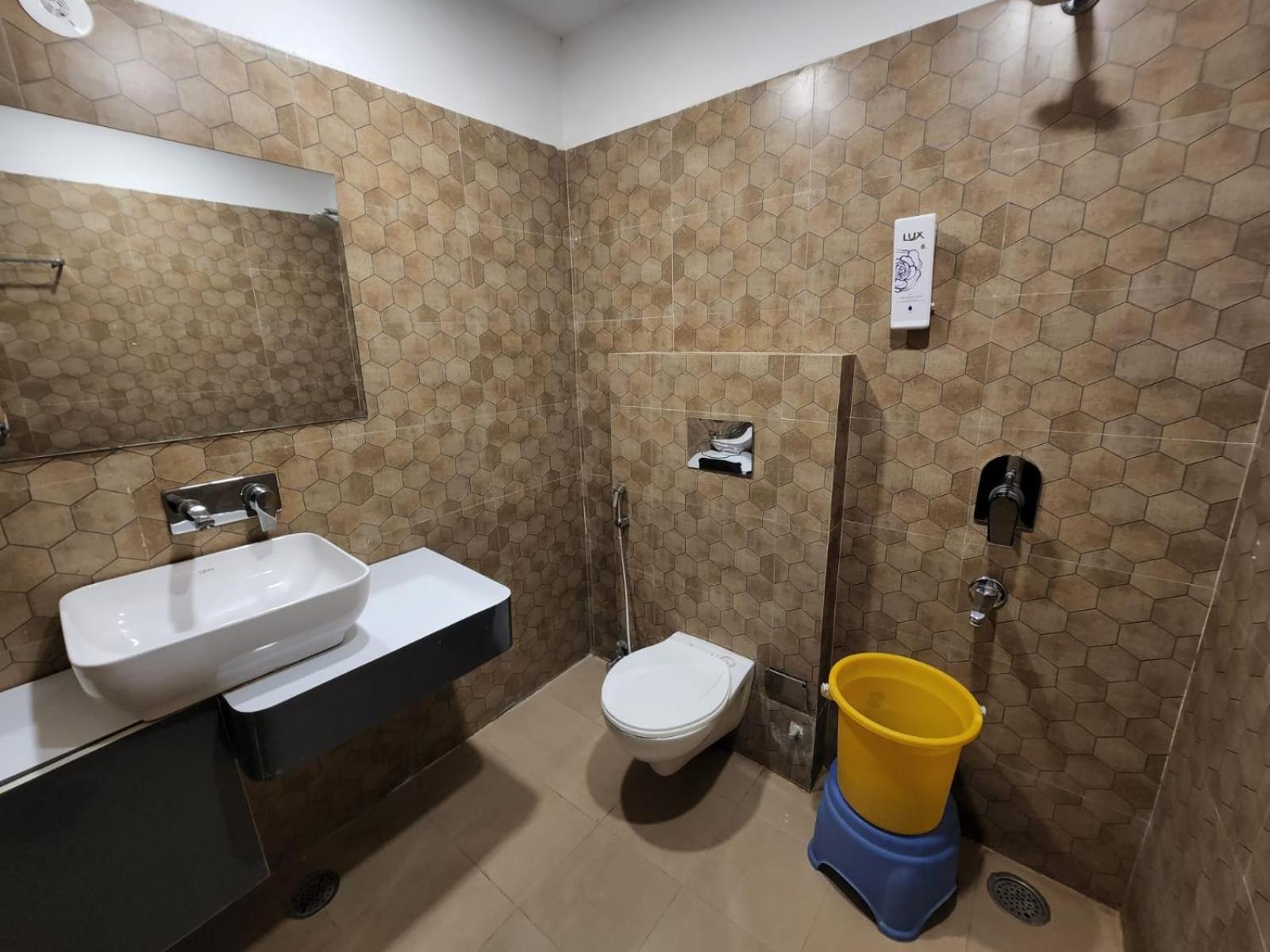 Hotel Mandakini Royale Kanpur Esterno foto