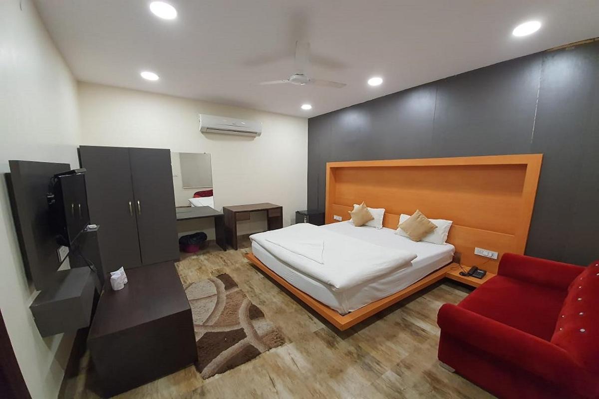 Hotel Mandakini Royale Kanpur Esterno foto