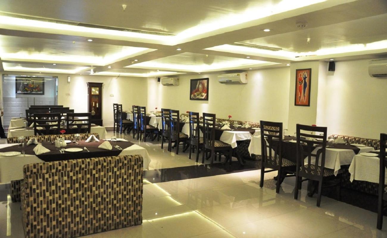 Hotel Mandakini Royale Kanpur Esterno foto