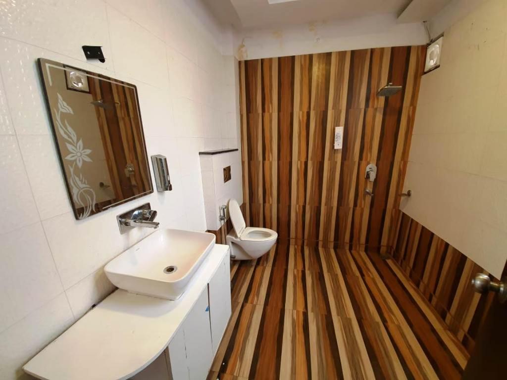 Hotel Mandakini Royale Kanpur Esterno foto