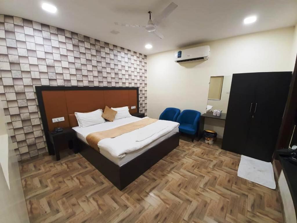 Hotel Mandakini Royale Kanpur Esterno foto