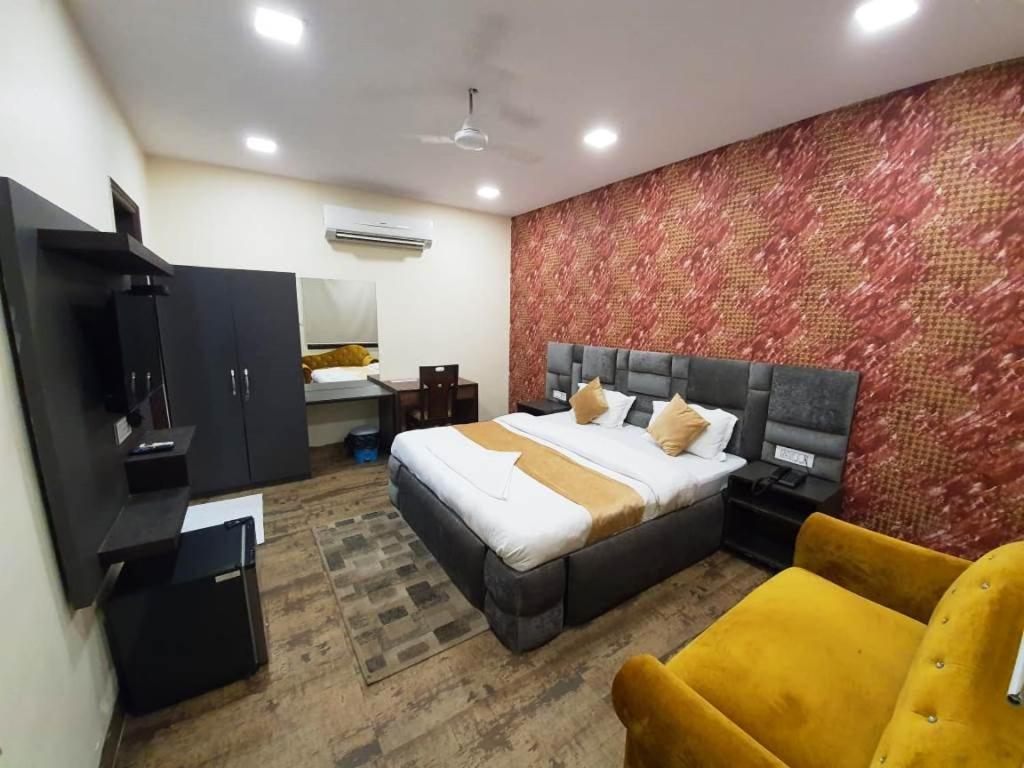 Hotel Mandakini Royale Kanpur Esterno foto