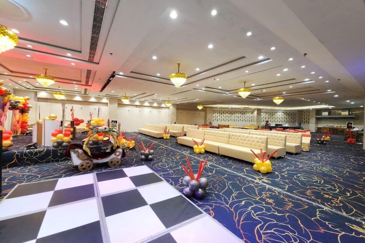 Hotel Mandakini Royale Kanpur Esterno foto