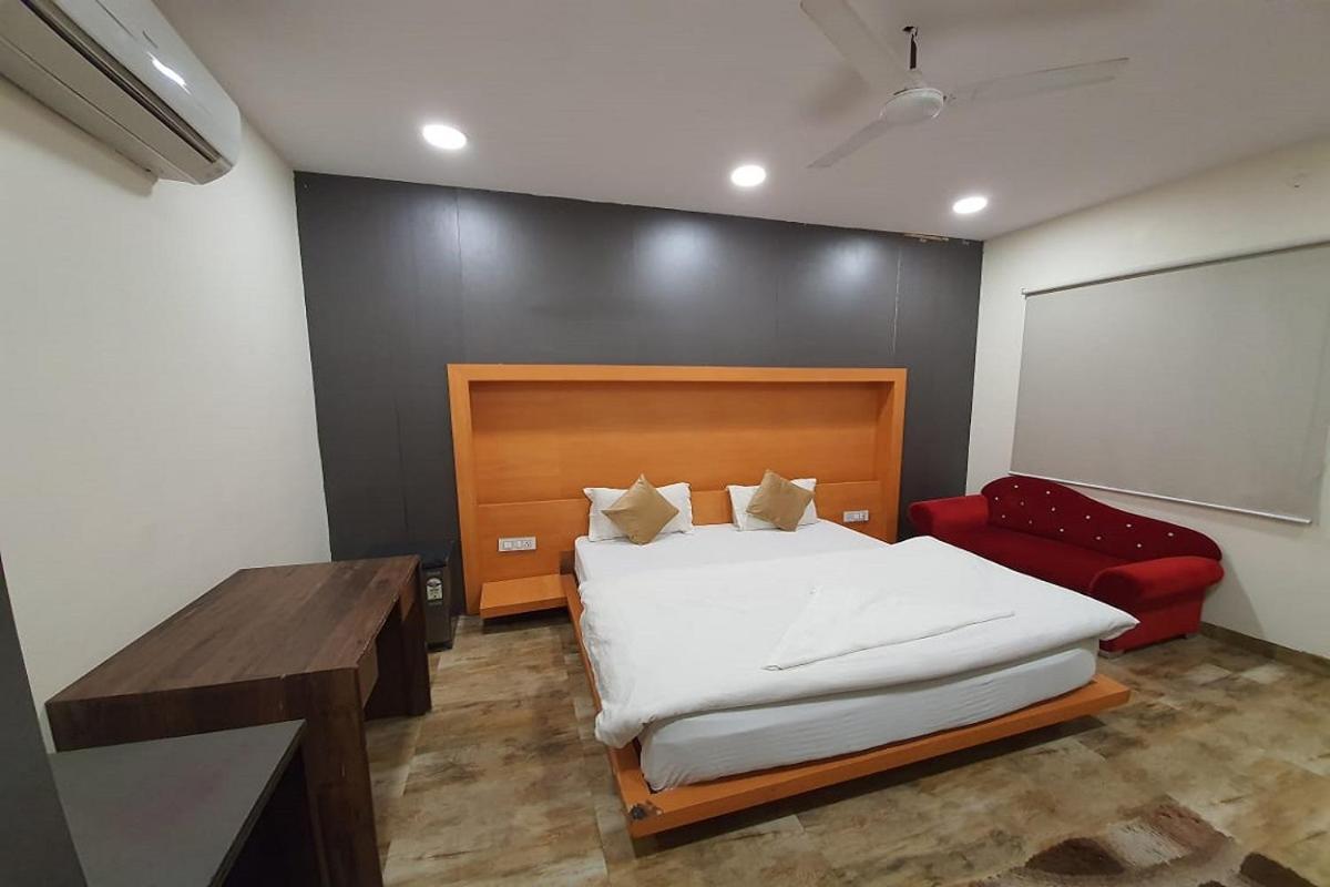 Hotel Mandakini Royale Kanpur Esterno foto