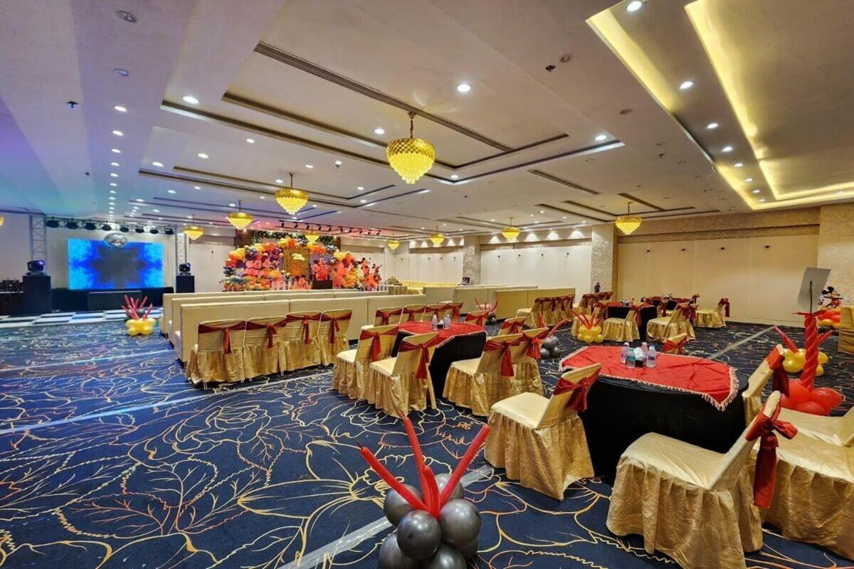 Hotel Mandakini Royale Kanpur Esterno foto