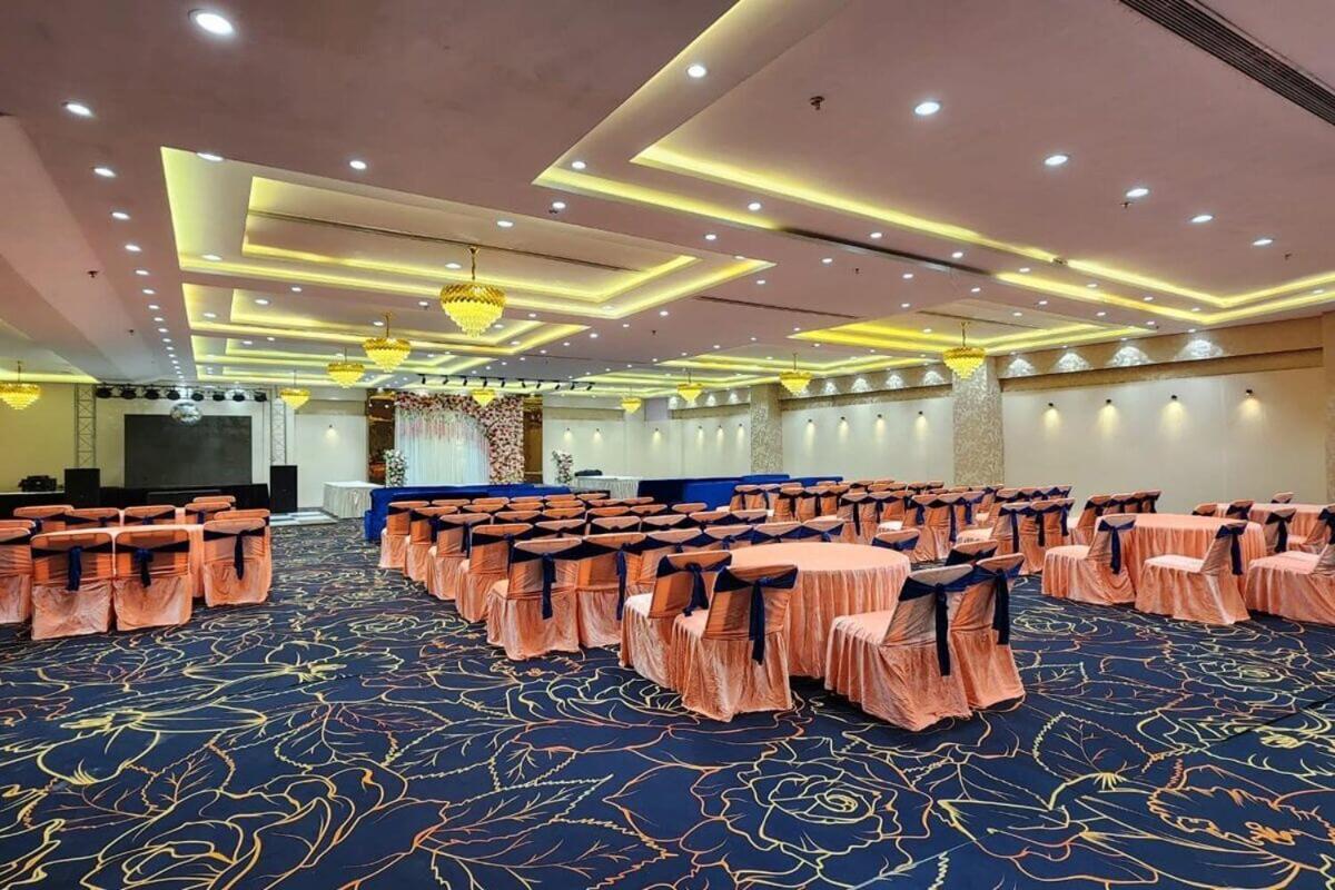 Hotel Mandakini Royale Kanpur Esterno foto