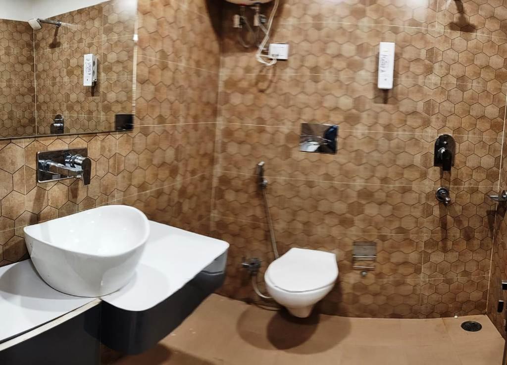 Hotel Mandakini Royale Kanpur Esterno foto