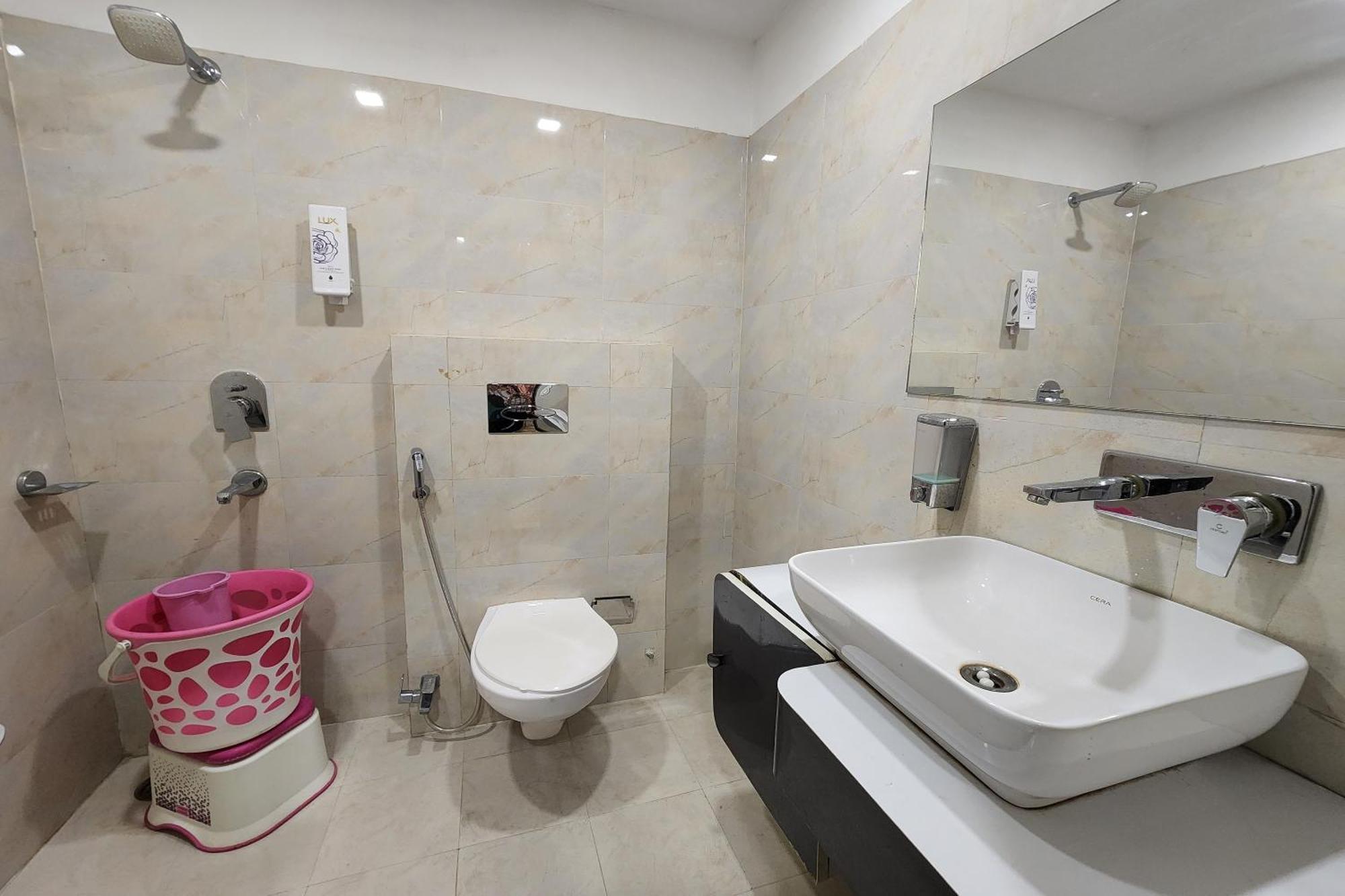 Hotel Mandakini Royale Kanpur Esterno foto