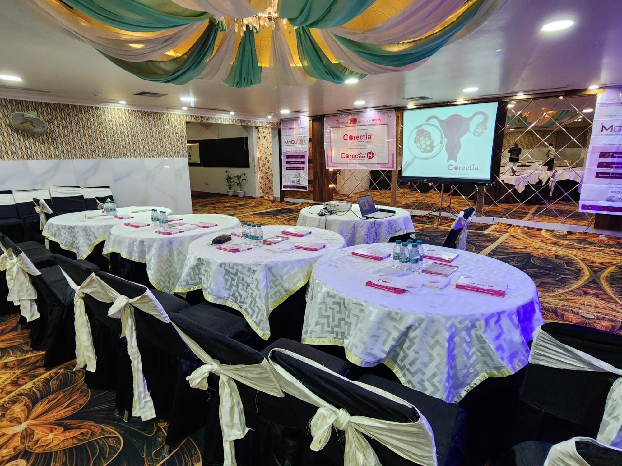 Hotel Mandakini Royale Kanpur Esterno foto