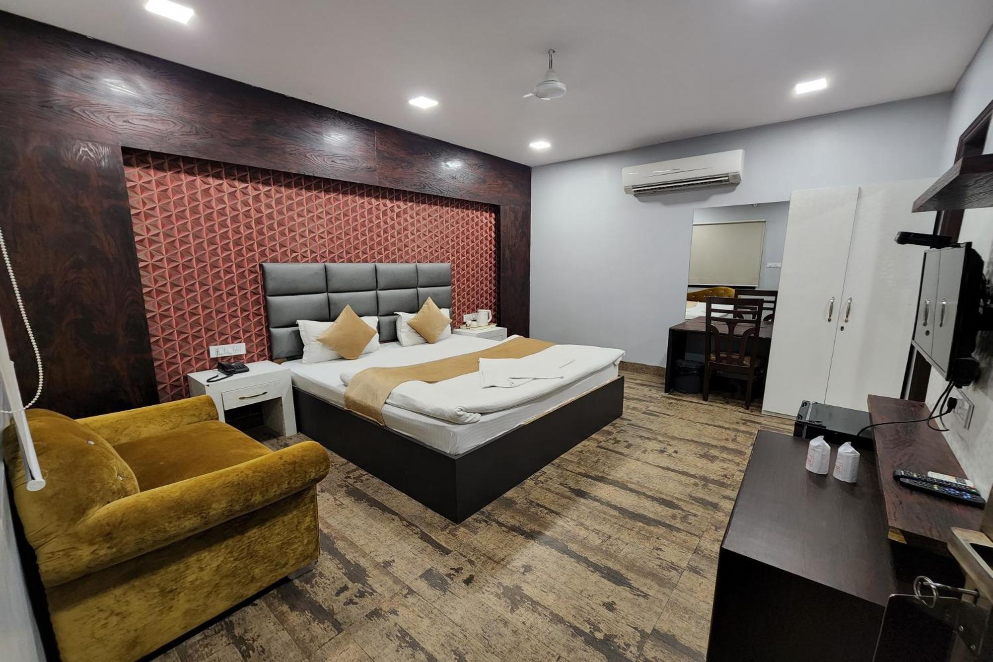 Hotel Mandakini Royale Kanpur Esterno foto
